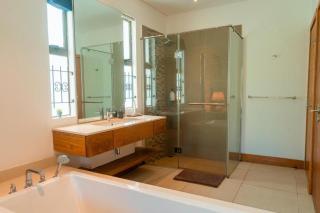 Immaculate Penthouse 2BR, Beach, and Pool - 8