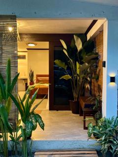 New Peaceful Studio House, Center of General Luna - 9