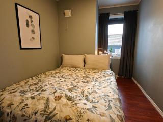 Bright & Spacious Apartment by the Sea, Free Parking, 10min to Airport, 12min to Ålesund - Ytterland - 2