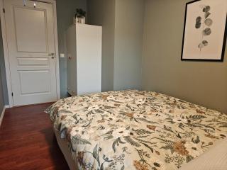 Bright & Spacious Apartment by the Sea, Free Parking, 10min to Airport, 12min to Ålesund - Ytterland - 1