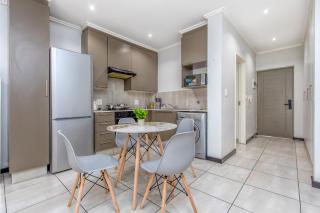 Work & Stay Spacious Sandton 1Bed Room Fast WiFi & Pool - 1