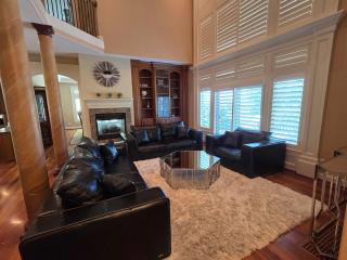 Luxury Family Estate Near PDX, Theater, Sauna & Game Room - 9