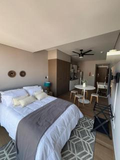 Modern Loft overlooking the Revolution Monument - 4