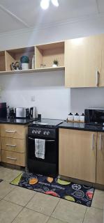 The Sanctuary - Modern 2Bed Maisonette in Secure Foxdale Estate Solar Wi-Fi Garden - 1
