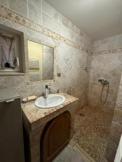 Farmhouse near Uzès, quiet and charming - 6