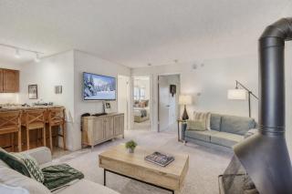 Freshly Updated Condo, across the street from the resort Edel O apts - 3