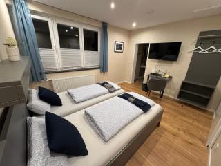 The Pharmacy Inn - 8