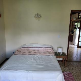 Chale no centro de Lumiar com água de nascente - 9