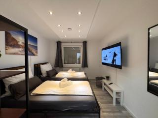 STN Kocherwald Suite - Ferienwohnung mit 4 Schlafzimmer, 8 Big Beds, Parkplatz & Balkon, Highspeed WLAN, Netflix Premium, Zentral zu Audi & Schwarz Gruppe - Bad Friedrichshall - 8