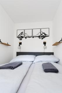 Luxury Modern Apartment with Balcony - 4