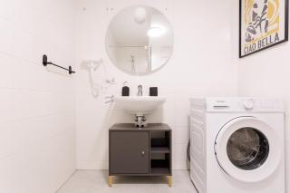 Luxury Modern Apartment with Balcony - 5