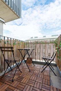 Luxury Modern Apartment with Balcony - 0