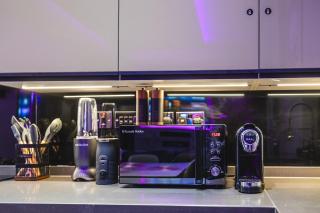 Luxury 2-Bed Apartment - Stylish Comfort and Design - 2