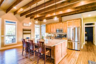 Paradise Point - 4BR Lakefront Haven Dock, Kayaks, & Cozy Firepit - 1