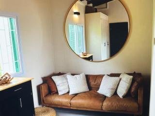 Peaceful Island Escape by the Sea - 8