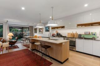 Stylish Townhouse - 7