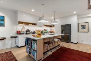 Stylish Townhouse - 2