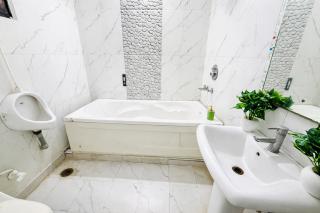 Hotel Oxygen Bloom-Near Noida Sector 18 Metro - 3