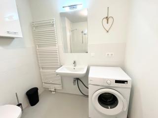 55 m2 Stylish Apartment with Balcony & Free Parking - 3