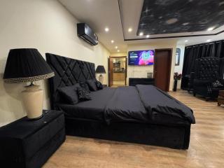 Luxury 1-Bedroom Apartment in Islamabad - 2