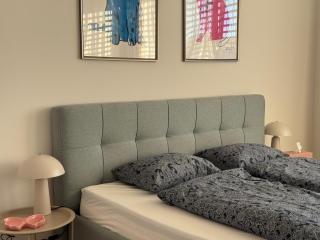 Chic & Cozy City Apartment near Nivy Station - 6