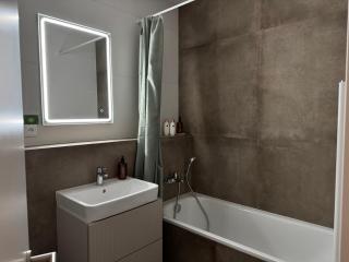 Chic & Cozy City Apartment near Nivy Station - 1