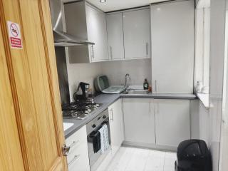 Wordsworth House by Sapphire Properties -Near to BAE Systems - 4