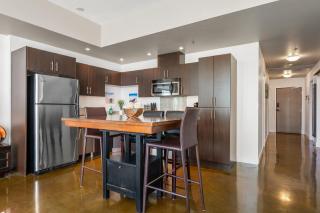 Cozy, Spacious & Trendy in the Heart of Downtown Calgary with Parking, Shops, Dining, and more! - 8