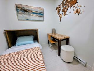 2 bedroom heart of Central Surrey - 3