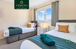 DONALD'S Townhouse - INVOICE and REDUCED PRICE only via ORION SHORT STAYS DUNDEE, 4 Room, 3 bath, Ring Road Access, Fully Equipped, Free Parking - Freshly Renovated and ONLY 12 Mins to STANNERGATE Ports - Dundee - 4