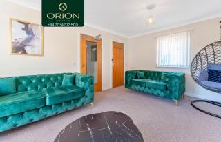 DONALD'S Townhouse - INVOICE and REDUCED PRICE only via ORION SHORT STAYS DUNDEE, 4 Room, 3 bath, Ring Road Access, Fully Equipped, Free Parking - Freshly Renovated and ONLY 12 Mins to STANNERGATE Ports - Dundee - 9