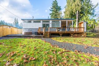 Rivers Edge river side tiny home - 6