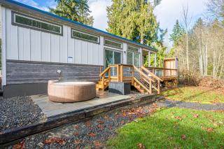 Rivers Edge river side tiny home - 8
