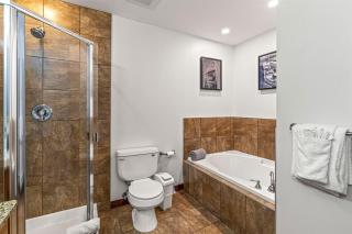 Heart of Canmore Condo managed by Little Sister Getaways - 9