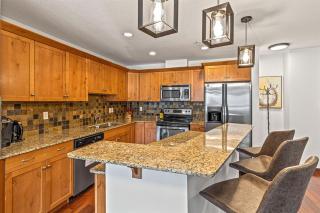 Heart of Canmore Condo managed by Little Sister Getaways - 8