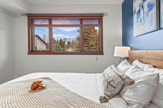 Heart of Canmore Condo managed by Little Sister Getaways - 2