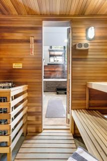 LUXE Hyak Retreat with Sauna, Hot Tub, Game Room, 6BR - 6