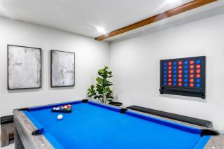 LUXE Hyak Retreat with Sauna, Hot Tub, Game Room, 6BR - 3