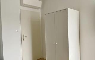 Rooftop Central Apartment with Balcony & Free Parking - 8