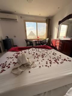 Luxury middle east pyramids veiw &jacuzzi - 4