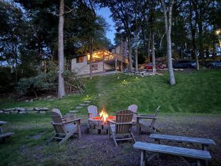 Lakefront Cabin with Hot Tub, Views & Fireplace - 5