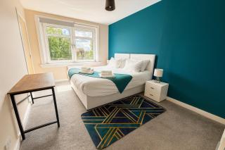 Register House Family or Contractor 4bed with Garden Driveway - Bellshill - 5