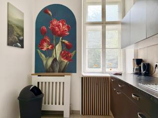 Stylish Cosy 2 Bedroom Apartment with Free Parking - 1