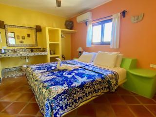 Casa MoJo - Whole house 7BR, heated pool, WiFi - 2