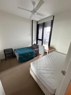 Urban Oasis- Room with private bathroom in a Modern 2 rooms apartment - 8