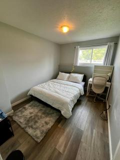 Private room in The Pas - 0