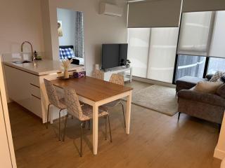 high rised 3 bedroom apartment in box hill with carpark - 6