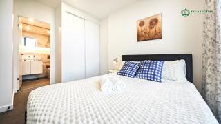 high rised 3 bedroom apartment in box hill with carpark - 5
