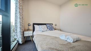 high rised 3 bedroom apartment in box hill with carpark - 4