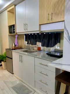 Balcony Studio Ayala with Ultra-Fast 400 Mbps WiFi - 8